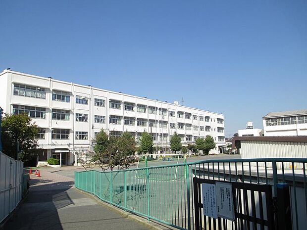 横浜市立笹野台小学校611m