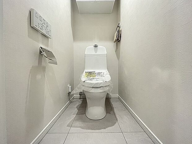 トイレ関係の設備も一新されています。もちろん温水洗浄機能付き便座です。
