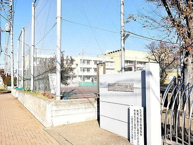 世田谷区立中町小学校：徒歩7分（522ｍ）