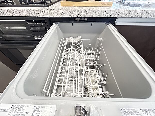 後片付けもラクラクな食器洗乾燥機付。高温洗浄なので清潔です！
