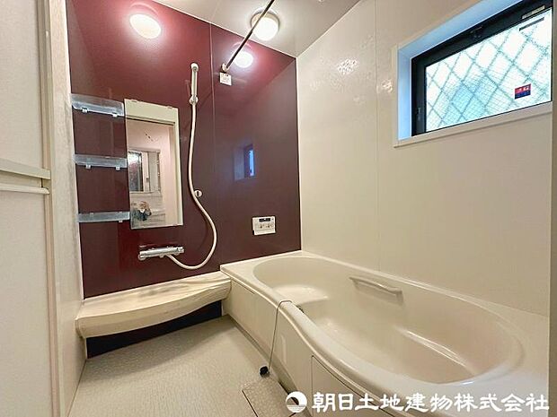 半身浴やお子様と一緒にくつろぎのバスタイムを満喫できるゆとりあるタイプの浴室