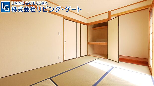 1階6帖和室。新品の畳の香りは客間としてはもちろん、お子様のお昼寝スペースとしても安らぎの空間を与えてくれます。