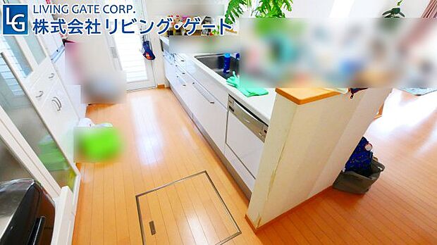 食洗器付きのキッチン　床下収納庫あり