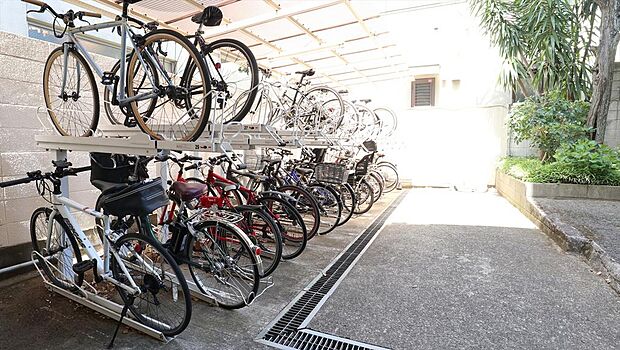 駐輪場は屋根が付いておりますので、大切な自転車も安心して保管できます。