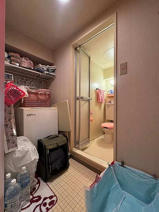 ■脱衣所　脱衣所が廊下と区別された場所にあるため、プライバシーが守られます。〜2023年11月撮影〜