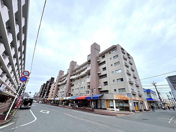京成本線「勝田台」駅まで徒歩約3分の好立地マンション。　現地（2024年2月）撮影