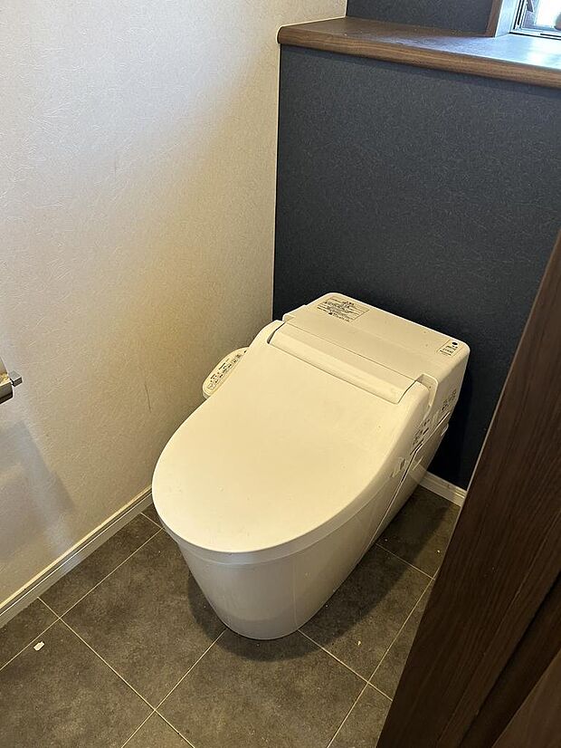 ■設備充実！タンクレストイレ■掃除がしやすく、コンパクトで場所を取らない一体型トイレ！節水効果もあり！