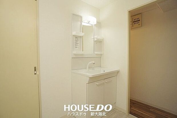 ■洗面所は廊下からとキッチンからの2WAYになっていて家事導線が便利！