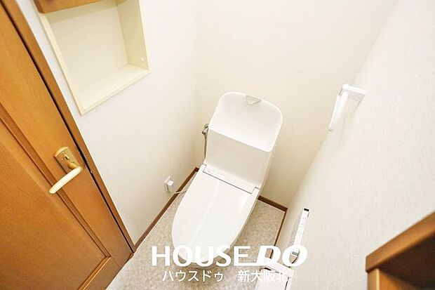 ■トイレは1階と2階の2箇所あり！■2階のトイレには壁に収納があり、飾り棚としても◎