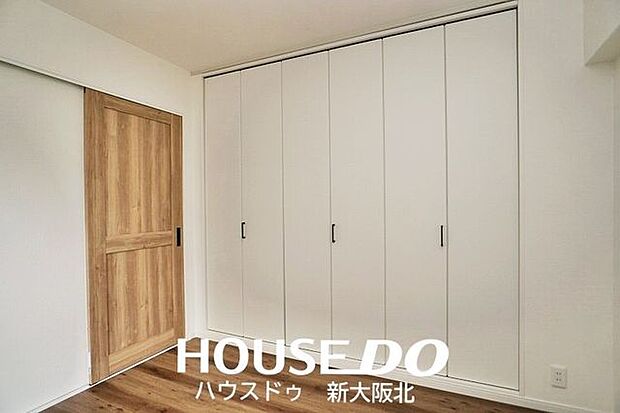 ■4．5帖居室です！■白を基調としたシンプルなお部屋はこだわりのインテリアが映えますね♪