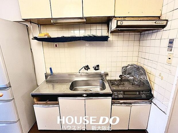 ■上下に収納のあるキッチンです！■散らかりがちなキッチンツールもスッキリと収納できるので料理の幅も広がりますね♪