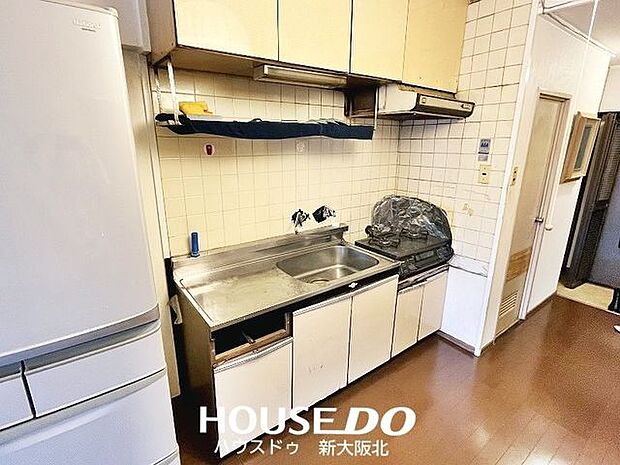 ■上下に収納のあるキッチンです！■散らかりがちなキッチンツールもスッキリと収納できるので料理の幅も広がりますね♪