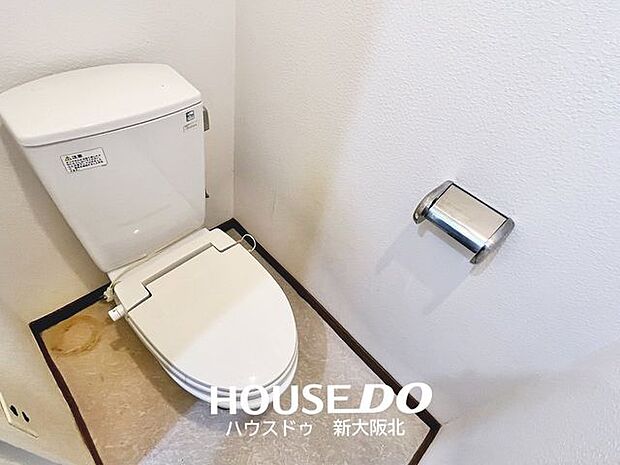 ■白を基調とした清潔感のあるトイレになっています！■年中いつでも快適にご使用いただける温水便座付きトイレ！