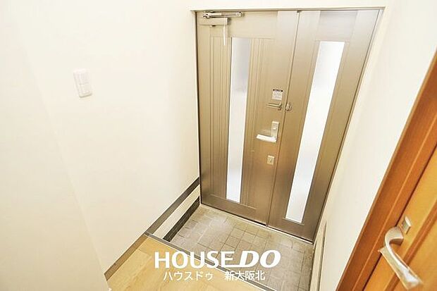 ■玄関扉は防犯に優れたダブルロックタイプを採用しております！■玄関扉も新調済で安心です！