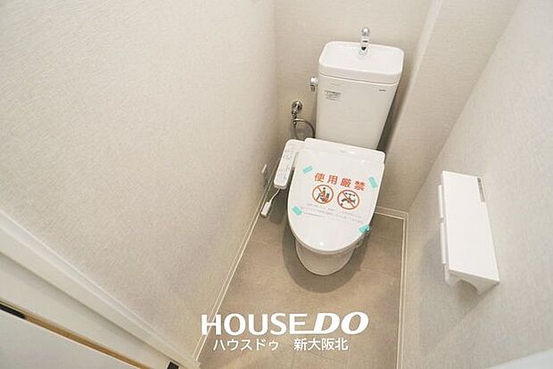 ■年中いつでも快適にご使用いただける温水便座付きトイレ！■ペーパーホルダーが2つ付いているのも嬉しいポイント！