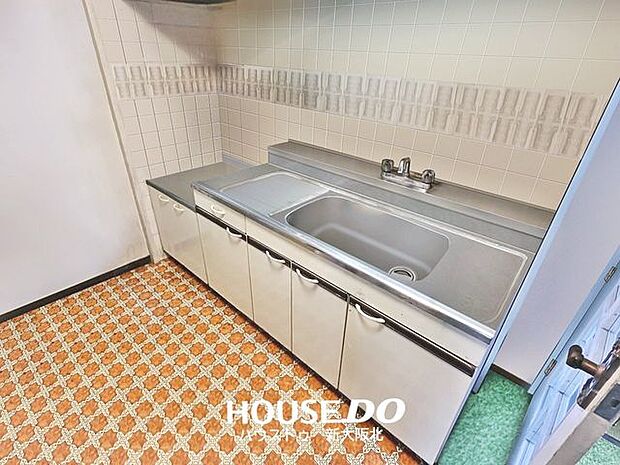 ■キッチンにはお好みのガスコンロを設置していただけます！■吊り棚は洗った食器を一時的に置いたりよく使うキッチングッズ置き場にしたりいろいろな活用方法がありますよ♪