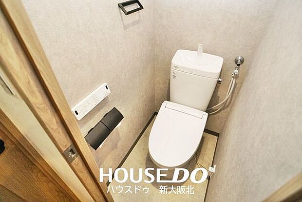 ■温水洗浄便座付きのトイレです！■トイレットペーパーホルダーが二つあるので補充の目安が付きやすいですね◎