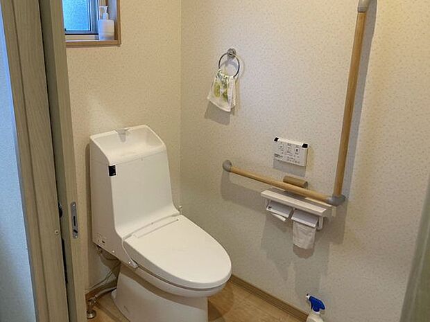 室内(2023年12月)撮影◎本日内覧可能◎手すりつきのトイレは安心・安全です◎