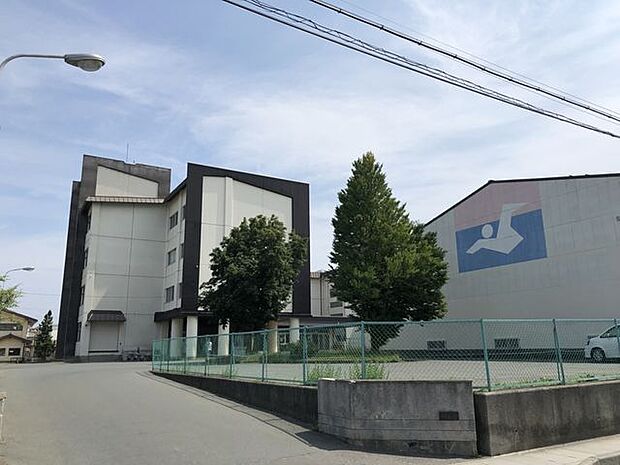 八戸市立湊中学校 320m