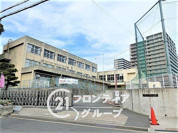 徒歩6分。寺田小学校 430m