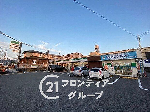 ファミリーマート京都宇治弐番店 徒歩10分。 730m