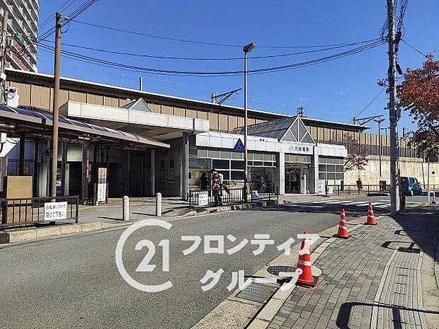 徒歩15分。六地蔵駅(JR西日本 奈良線)徒歩24分。 1140m