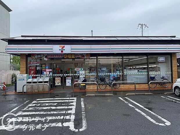 セブンイレブン京阪鳥羽街道駅前店 徒歩7分。 520m