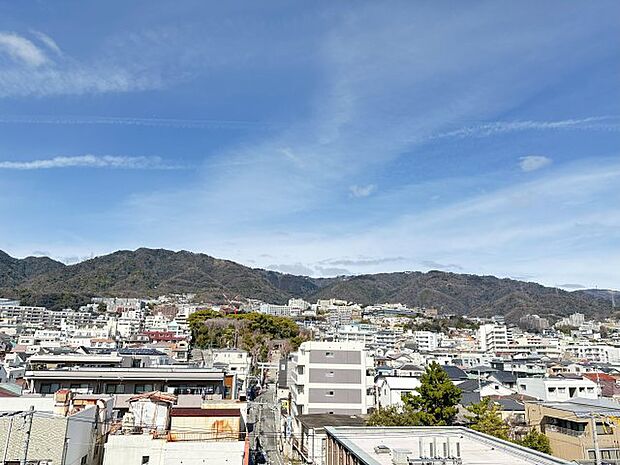 神戸の待と山並みが見渡せます。