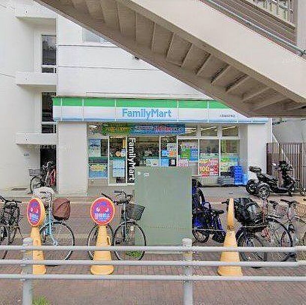 ファミリーマート 大森海岸駅東店 360m