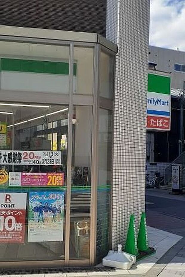 ファミリーマート　大田梅屋敷駅前店 170m