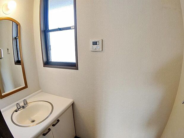 ２階洗面室　洗濯機もこちらのスペースに設置できます