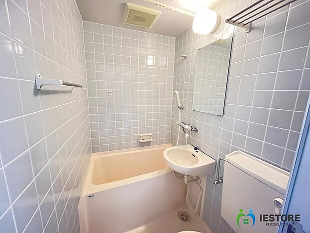 【浴室】換気扇ございますので、湿気やすいお風呂も清潔に保ちやすいですね♪