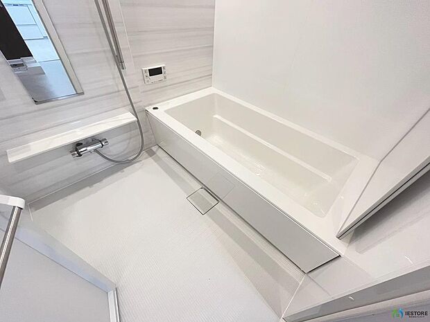 【浴室】ゆったりとくつろげる綺麗な浴室ですよ！雨の日の衣類の乾燥もお風呂場でできる、暖房・乾燥・涼風・換気の優れた4つの性能付き♪