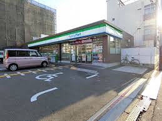 ファミリーマート堺中之町東店まで徒歩約５分