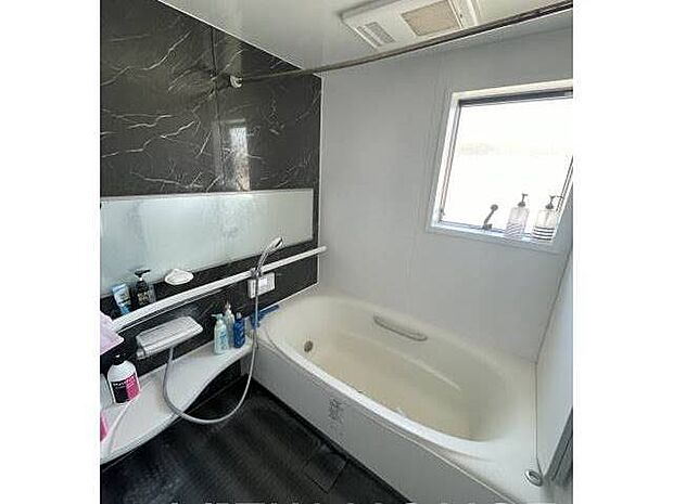 ■2階浴室｜ワイドミラーのあるバスルーム♪2階にあるので防犯面でも安心ですね！