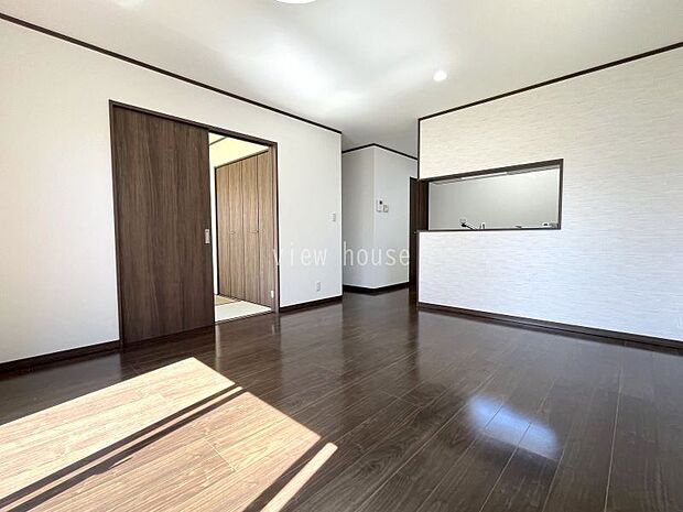 【ＬＤＫ１４帖】 優しい雰囲気のナチュラルな床材でどんな家具にもマッチします！部屋全体が明るい雰囲気に♪