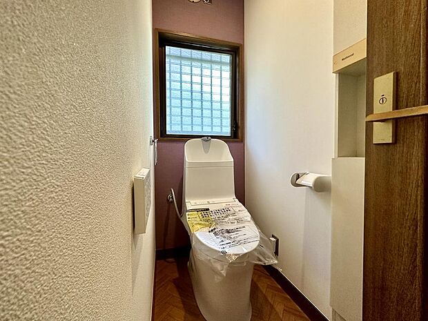 トイレも新規交換済です。温水洗浄便座が付属されています。