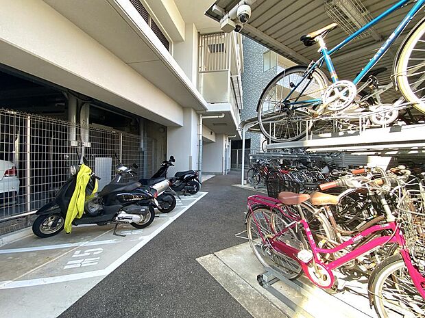 バイク置き場、自転車置き場がございます。