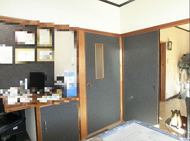 ２階洋室５．５畳、和室から洋室にリフォーム済、仕事部屋として使用しています。