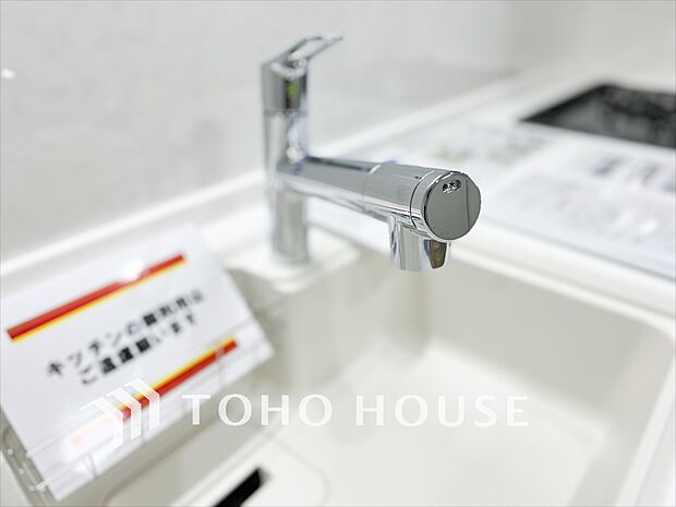 【Water cleaner】蛇口から流れ出すお水はクリーンでいつも楽しめます。また浄水器内臓シャワー混合栓なので場所取らずのスッキリとしたスタイルです。