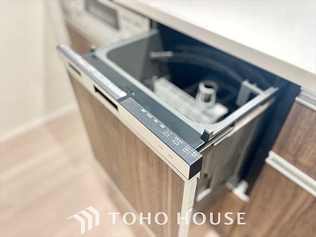 【Kitchen】食洗機は高温で高濃度の強力洗剤による高圧洗浄ができるため、手洗いよりも短時間で高い除菌効果が期待できます。
