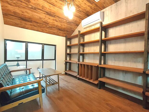 居室としても利用可能な6.3帖の広々としたロフト。書斎スペースや趣味の空間。リラックスのための場所として、楽しみたい。