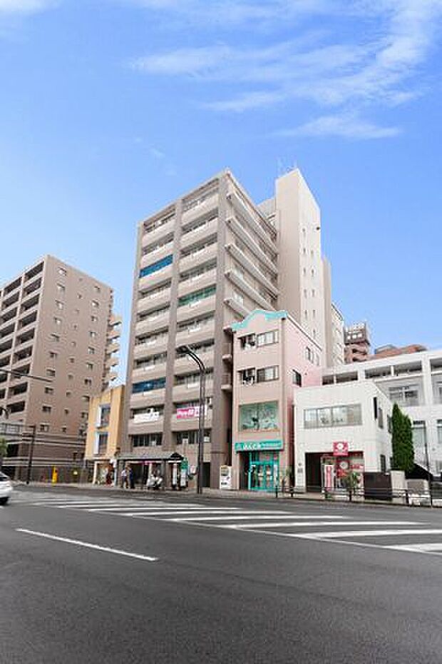 【カーサ北仙台外観】北仙台駅から徒歩4分のマンション。古いながらも手入れの行き届いた建物が管理状態の良さを表しています