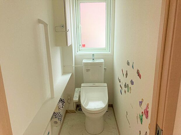 1階トイレは手摺付きです。