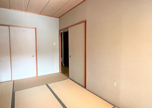 室内（2023年12月）撮影6帖の和室には収納力のある押入れ付。