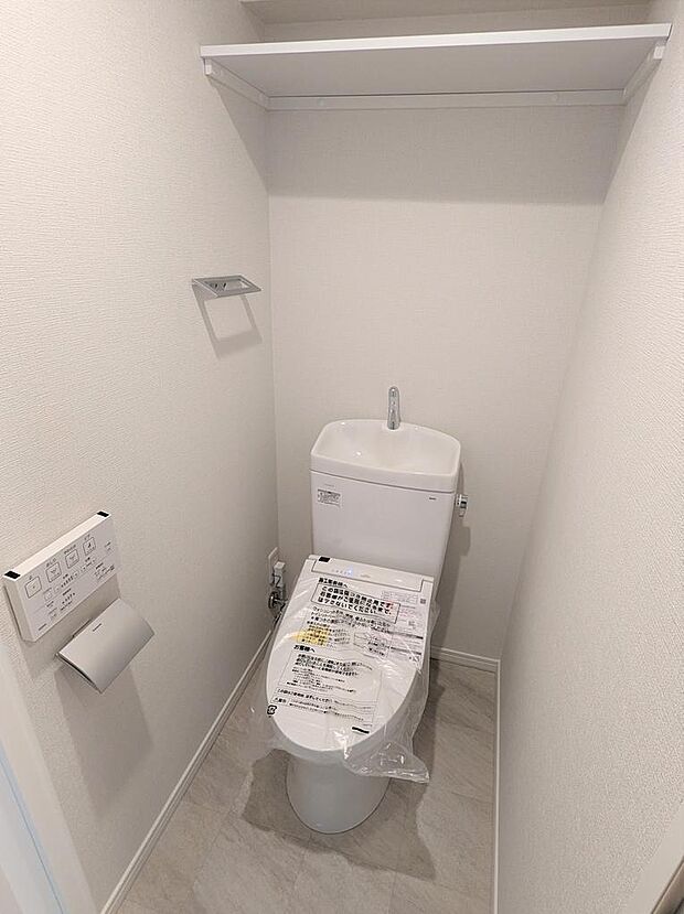 室内（2024年2月）撮影　トイレには快適な温水洗浄便座付。