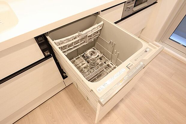 キッチンに食器洗浄乾燥機新規設置しました。