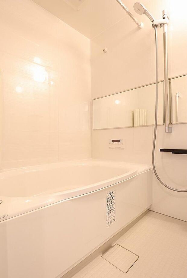 ゆったり1317サイズの浴室に換気乾燥機新規設置しました。