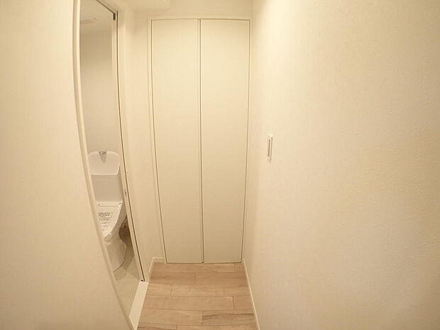 ■廊下には収納スペースがあり、お部屋をスッキリと保ちやすくなっております♪