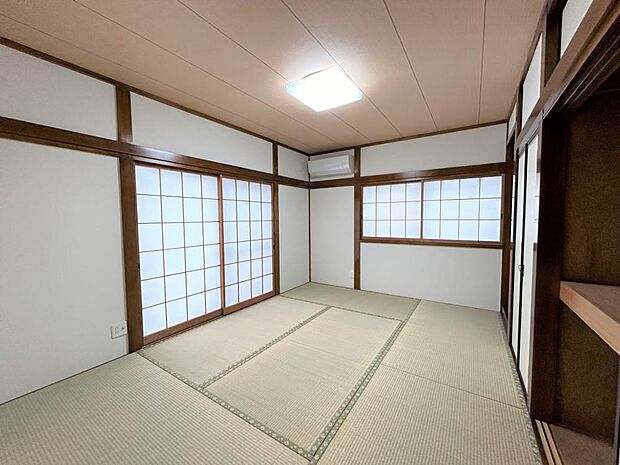 【リフォーム済】1階和室の写真です。和室は畳の表替え、クロス・襖・障子の張替えを行いました。一部屋和室があると嬉しいですね。